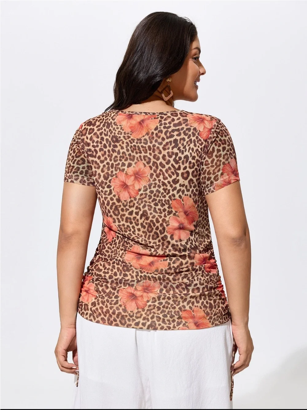 Leopard Floral Print Short Sleeve Top in Brown and Coral size 1X (14-16)